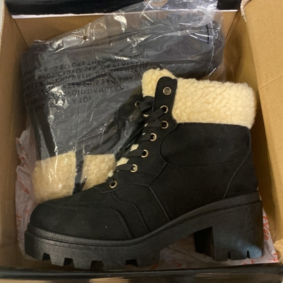 Winter Boots - Picture 7 of 8